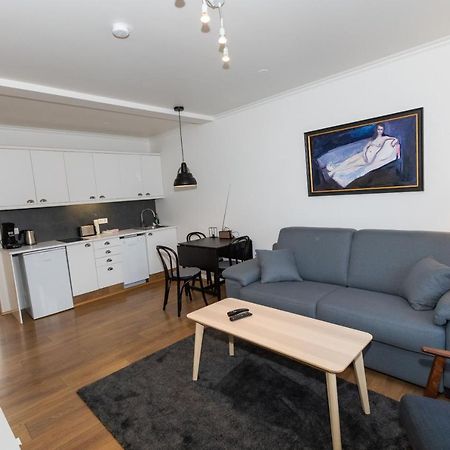 אקורירי Central Apartment With Two Bedrooms And Balcony- Strandgata 9 מראה חיצוני תמונה